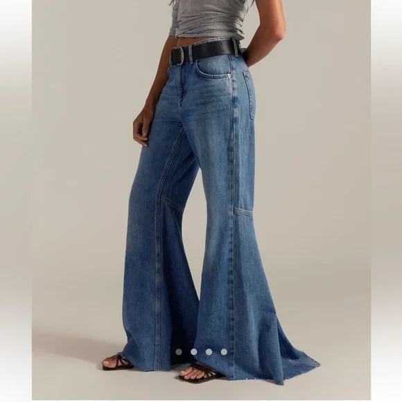 We The Free Light Blue Flare Jeans - Picture 1 of 8